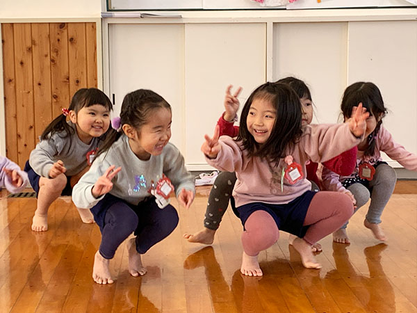 リズム運動 カニの横歩き